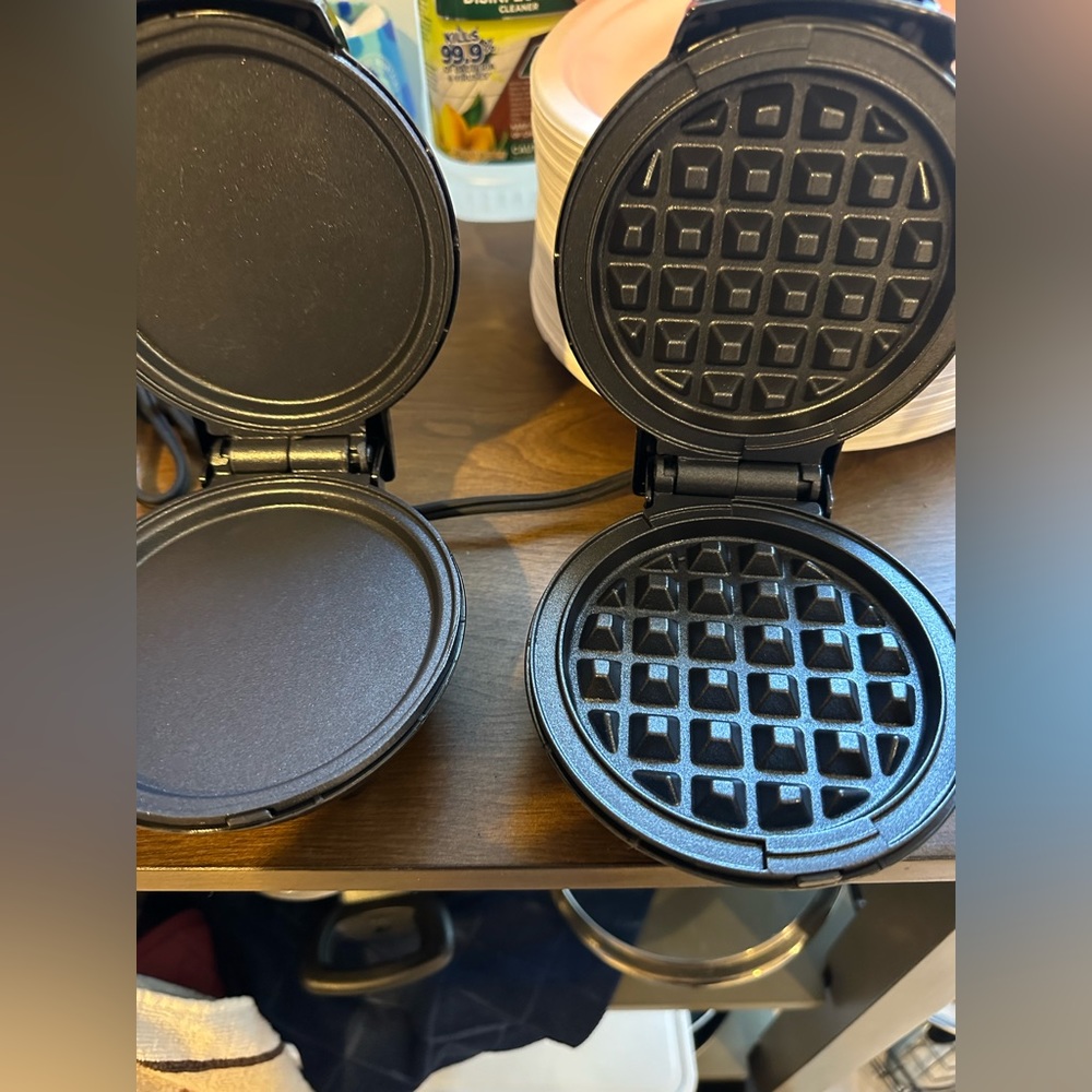 Mini dash egg and waffle maker